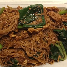 เส้นหมี่ผัดซีอิ๊วหมู Fried noodle with pork
