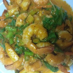 พริกแกงกุ้ง Saute'red curry paste with shrimp