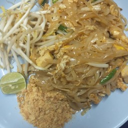 ผัดไทยไก่ Padthai with chicken
