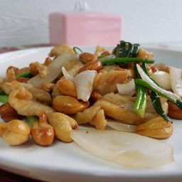 ไก่ผัดเม็ดมะม่วง