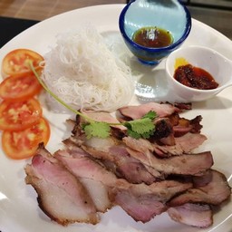 คอหมูย่างน้ำจิ้มแจ่วเส้นหมี่