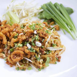 ผัดไทยกากหมูพ่นไฟ