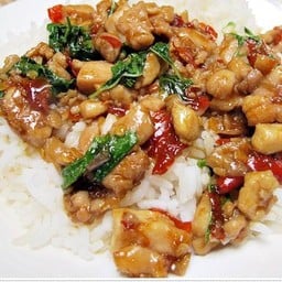 ข้าวราดกระเพราไก่