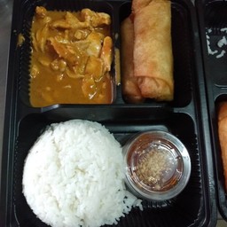 ข้าว+พะแนงไก่+ปอเปี๊ยะ Rice+panang chicken+spring rolls