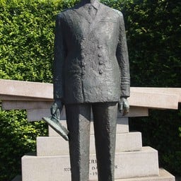King Frederik IX Statue