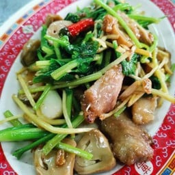 เนื้อปลากะพงผัดขึ้นช่าย