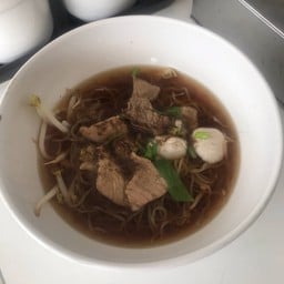 ก๋วยเตี๋ยวลูกชิ้นหมูตุ๋นเลิศรส สมบัติทัวร์ วิภาวดี