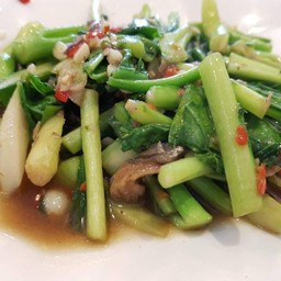 คะน้าผัด ปลาเค็ม