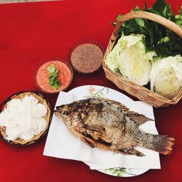 ปลาตัวใหญ สดๆ เนื้อแน่นๆ หวานฉ่ำ น้องสะดิ้งเลือกเองกับมือ