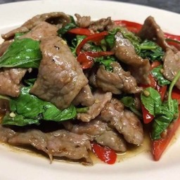 ผัดกะเพราเนื้อชิ้น 185