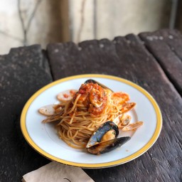 Spaghetti Seafood with Homemade Tomato Sauce