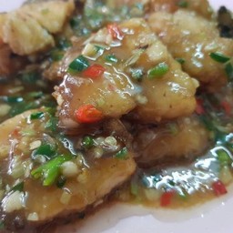 ปลากะพงราดพริก 185