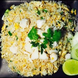 ข้าวผัดเนื้อปูก้อน