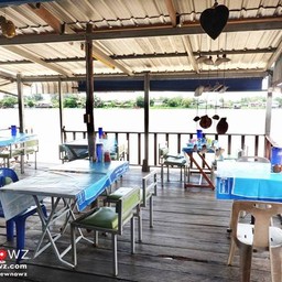 ระเบียงหลังร้าน