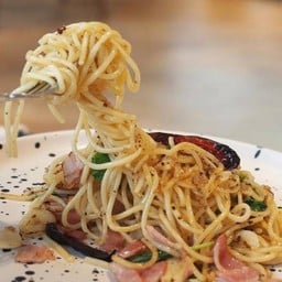 สปาเก็ตตี้เบคอนพริกกระเทียม