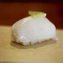 ข้าวปั้นปลาหมึกขาว