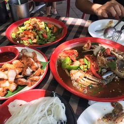 อร่อยมาก แต่แมลงวันเยอะไปนิดครับ