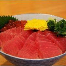 ข้าวหน้าปลาดิบปลาโอ