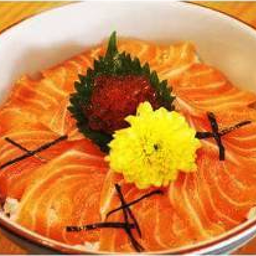 ข้าวหน้าปลาดิบแซลมอนคอมโบ