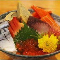 ข้าวหน้าปลาดิบชิซึโอกะ