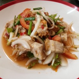 ยำหมูกรอบ