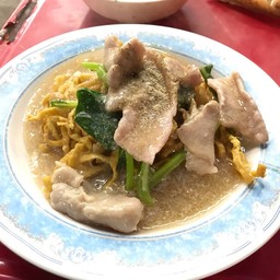 ราดหน้าหมู หมี่กรอบ
