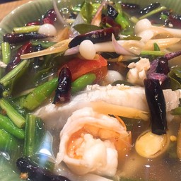 ต้มยำรวมมิตร (กับข้าว)