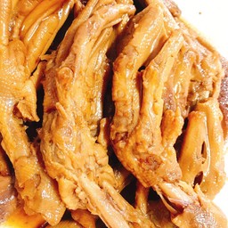 ขาเป็ดตุ๋นจานละ