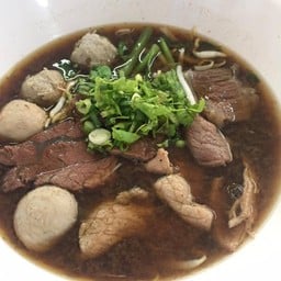 ก๋วยเตี๋ยวเนื้อตุ๋น(พิเศษ)