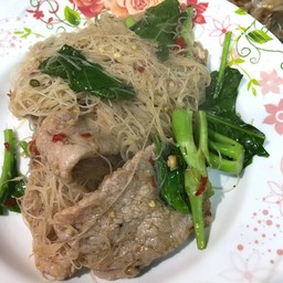 ผัดขี้เมาหมู เส้นหมี่