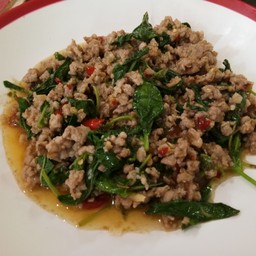 กระเพราหมูสับ