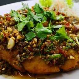 ปลากะพงราดพริก