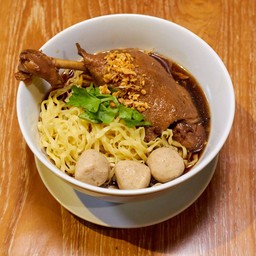 ร้านก๋วยเตี๋ยวเป็ดเฮียเม้ง - ก๋วยเตี๋ยวเป็ดตุ๋นสะโพกติดน่อง+ลูกชิ้นเป็ด