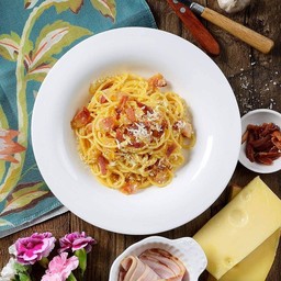 Claassic carbonara pasta