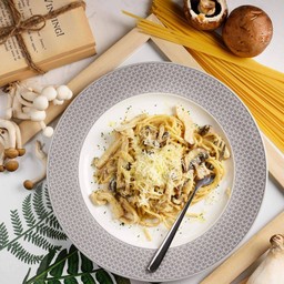 Mushroom alfredo pasta