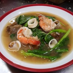 ราดหน้าเส้นใหญ่ทะเล