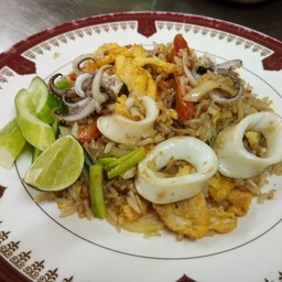 ข้าวผัดปลาหมึก