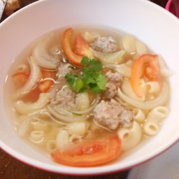 มักกะโรนีน้ำหมูสับ