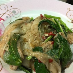 ผัดขี้เมาหมู เส้นใหญ่