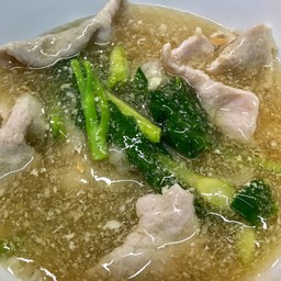 ราดหน้าหมู เส้นใหญ่