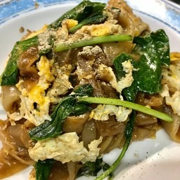 ผัดซีอิ๊วหมู เส้นใหญ่