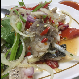 ยำเนื้อปลากระพง