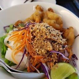 เฝอแห้งยำ