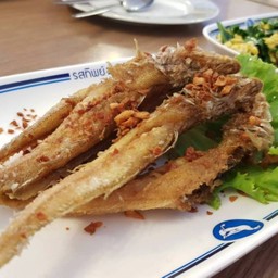 ปลาทรายทอดกระเทียม