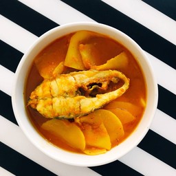 แกงเหลืองหน่อไม้ดองปลากระพง