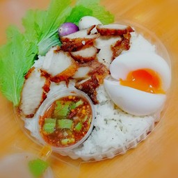 ข้าวหมูทอดเจ๊อ้อม