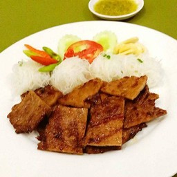 เส้นหมี่หมูย่าง