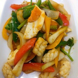 ปลาหมึกผัดไข่เค็ม