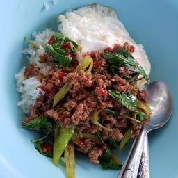 ก๋วยเตี๋ยวลูกชิ้นแชมป์สุคนธสวัสดิ์