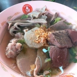 เกาเหลาเลือดหมู